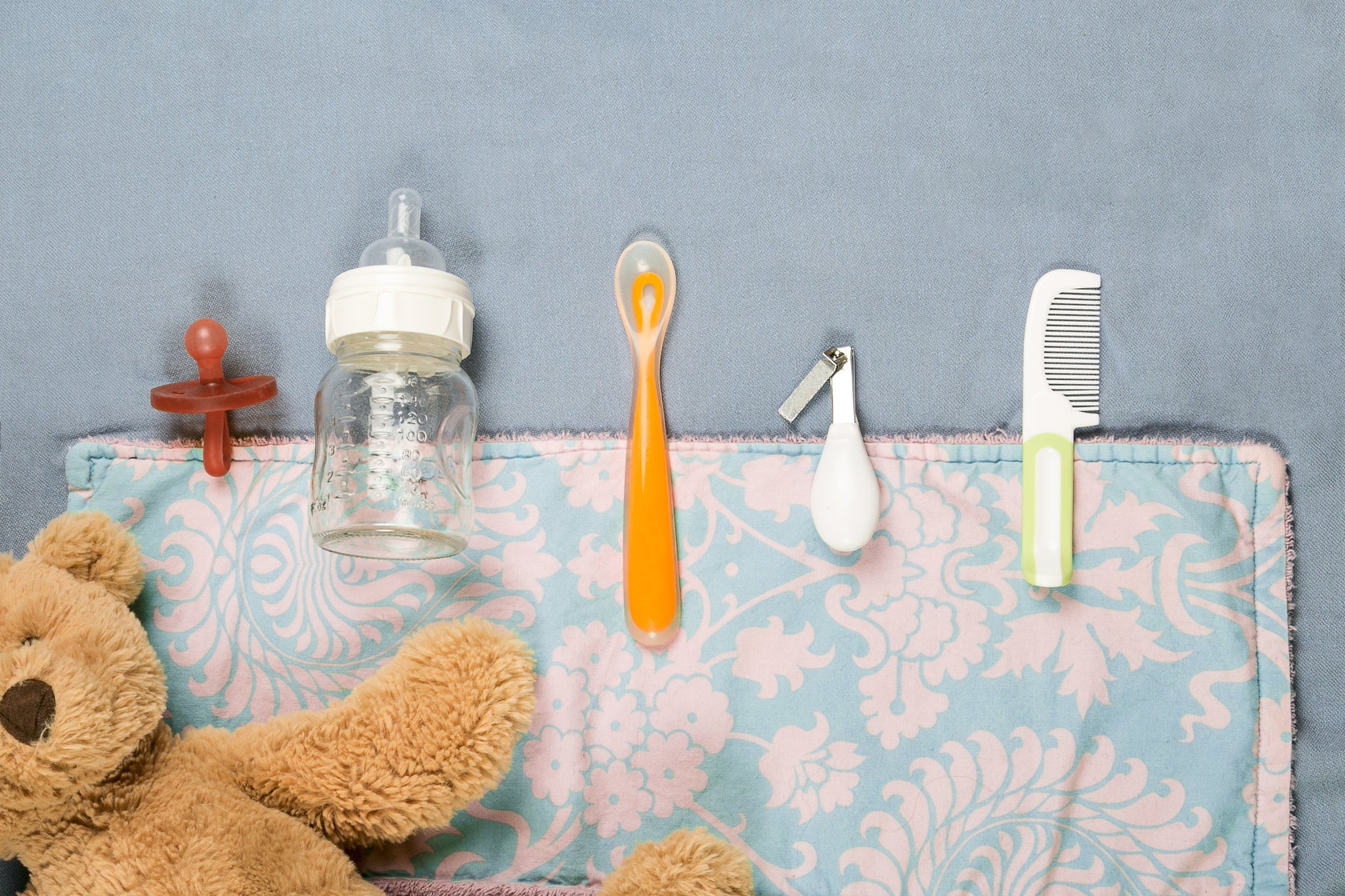 The Complete Guide to Baby Feeding: Bottles, Formula, and Breastfeeding Essentials